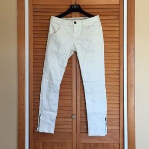 jeans and white converse